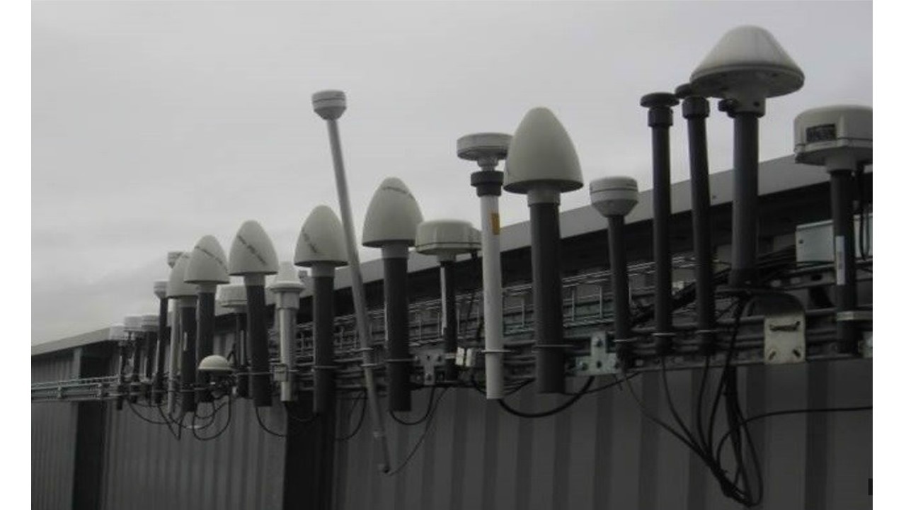 High precision GPS Antenna هوائي GPS عالي الدقة