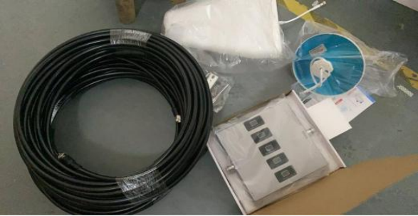 مضخم صوت 698-2700 ميجا هرتز