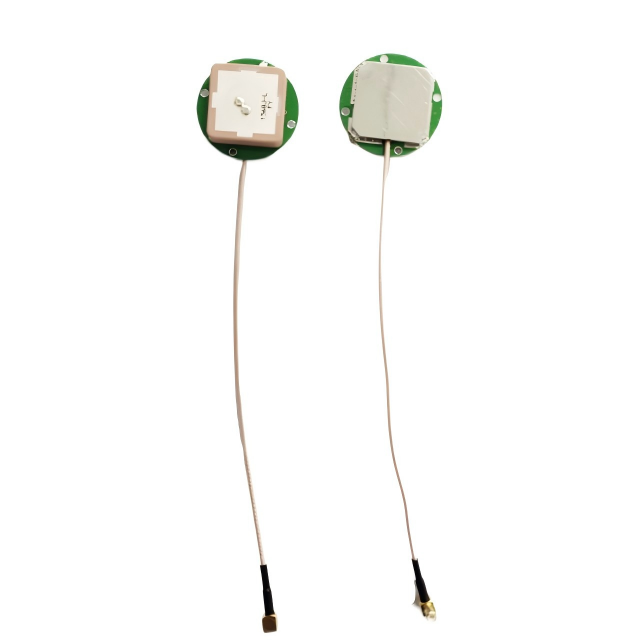 موصل IPEX عالي الدقة هوائي GNSS لتقنية معلومات السيارات GL504D 